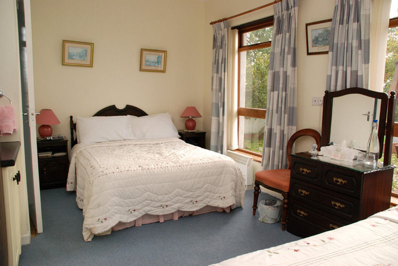 The Bungalow Farmhouse Clomantagh Exterior foto